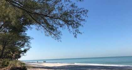 November-Dezember Specials: Luxus-Eigentumswohnung am Strand mit spektakulären Sonnenuntergängen!