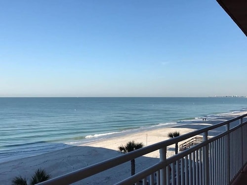 Luxury Beachfront Condo with Spectacular Sunsets!