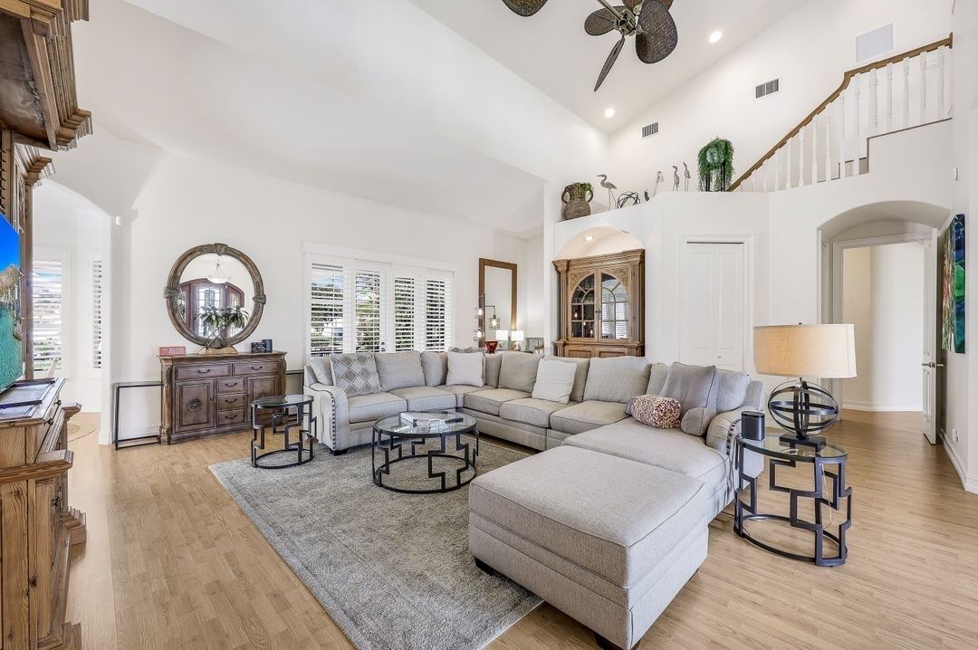 Smart-TV, DVD-Player, Stereoanlage