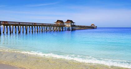 BONITA BEACHFAMILY MANSION 4 BED3.5BATH CUSTOM NEW POOL OUTDOOR KITCHEN BBQ