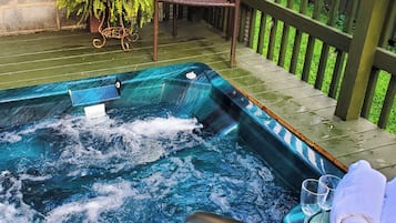 Bain à remous extérieur