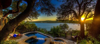Indulge in Luxury ★Sweeping Lake Travis Views ★Deep Water ★Mesmerizing Sunsets!