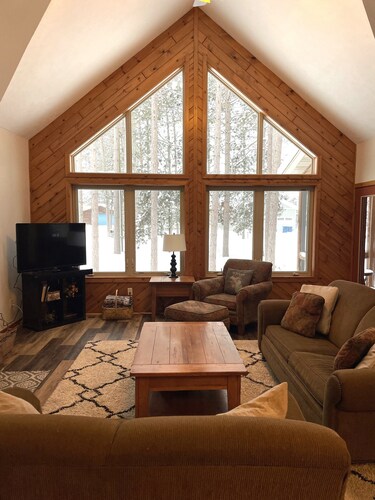 Beautiful private cabin inside Crystal Mountain Resort