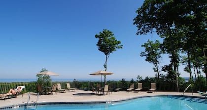 EGG HARBOR GETAWAY - LANDMARK RESORT - Cozy 1 Bedroom Wood-view!