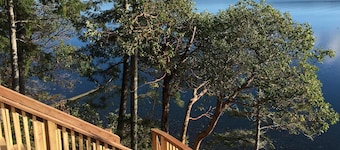 Waterfront Retreat: Eldon House on Hood Canal