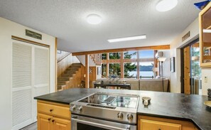 冰箱、微波炉、烤箱、炉灶