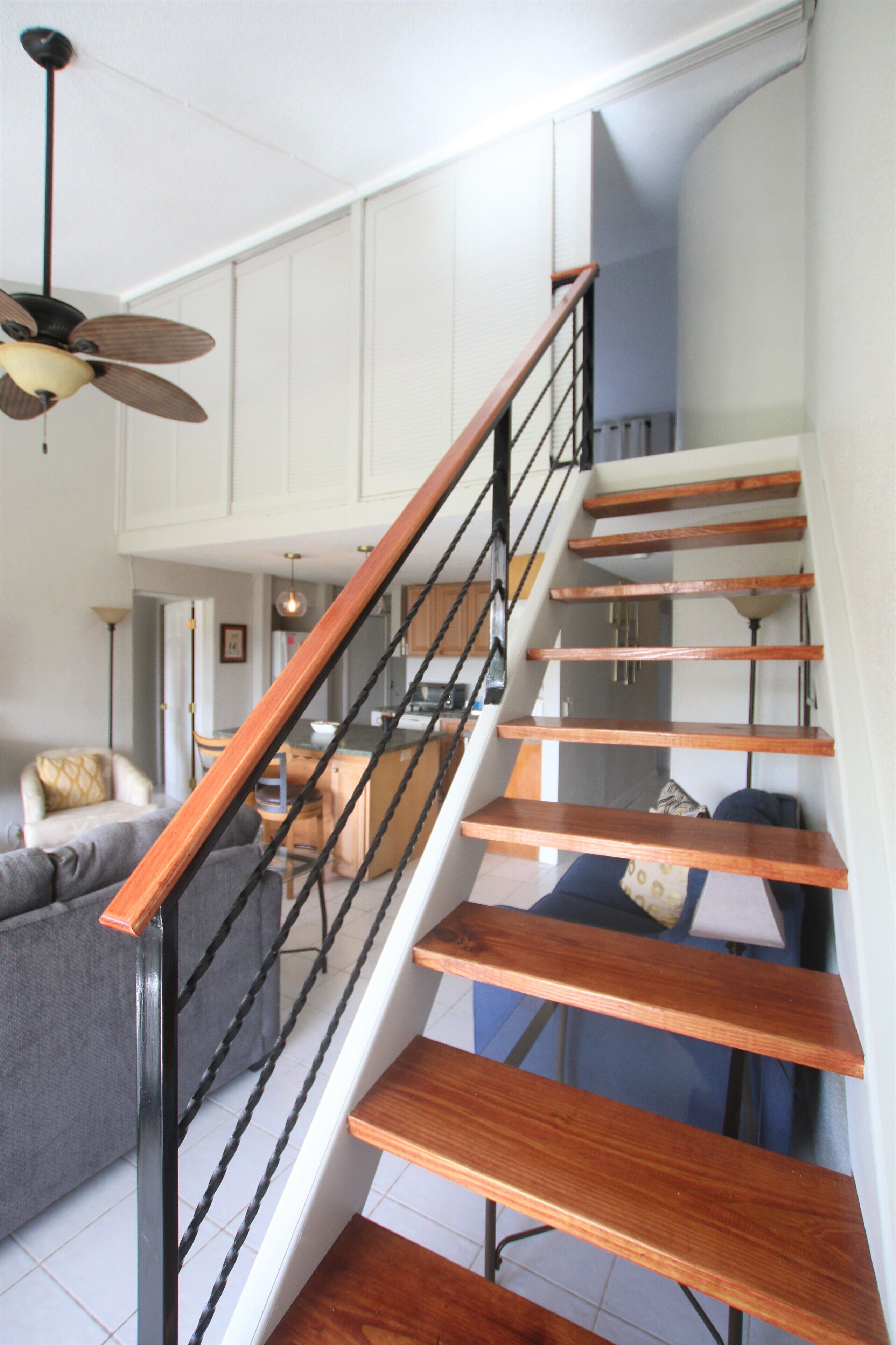 Smart-TV, bøker, stereoanlegg og printere