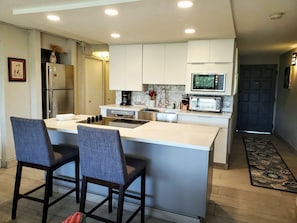 Fridge, microwave, stovetop, dishwasher