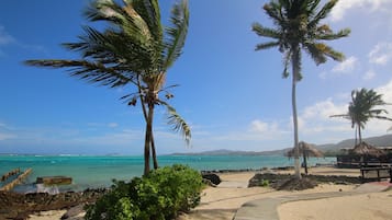 Beach nearby, sun-loungers, beach towels