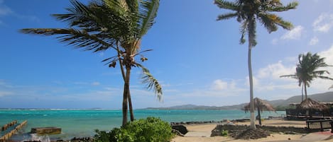 In Strandnähe, Liegestühle, Strandtücher