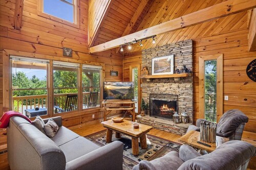 Log Cabin, Mtn Views, Golf, Hot tub, Retreat