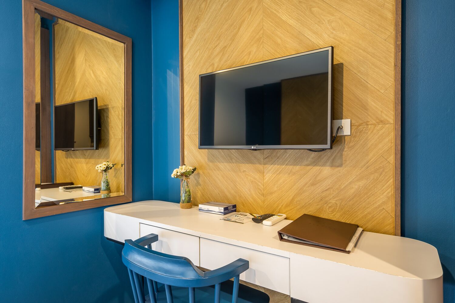 deluxe twin room | premium bedding, free minibar items, soundproofing, free wifi