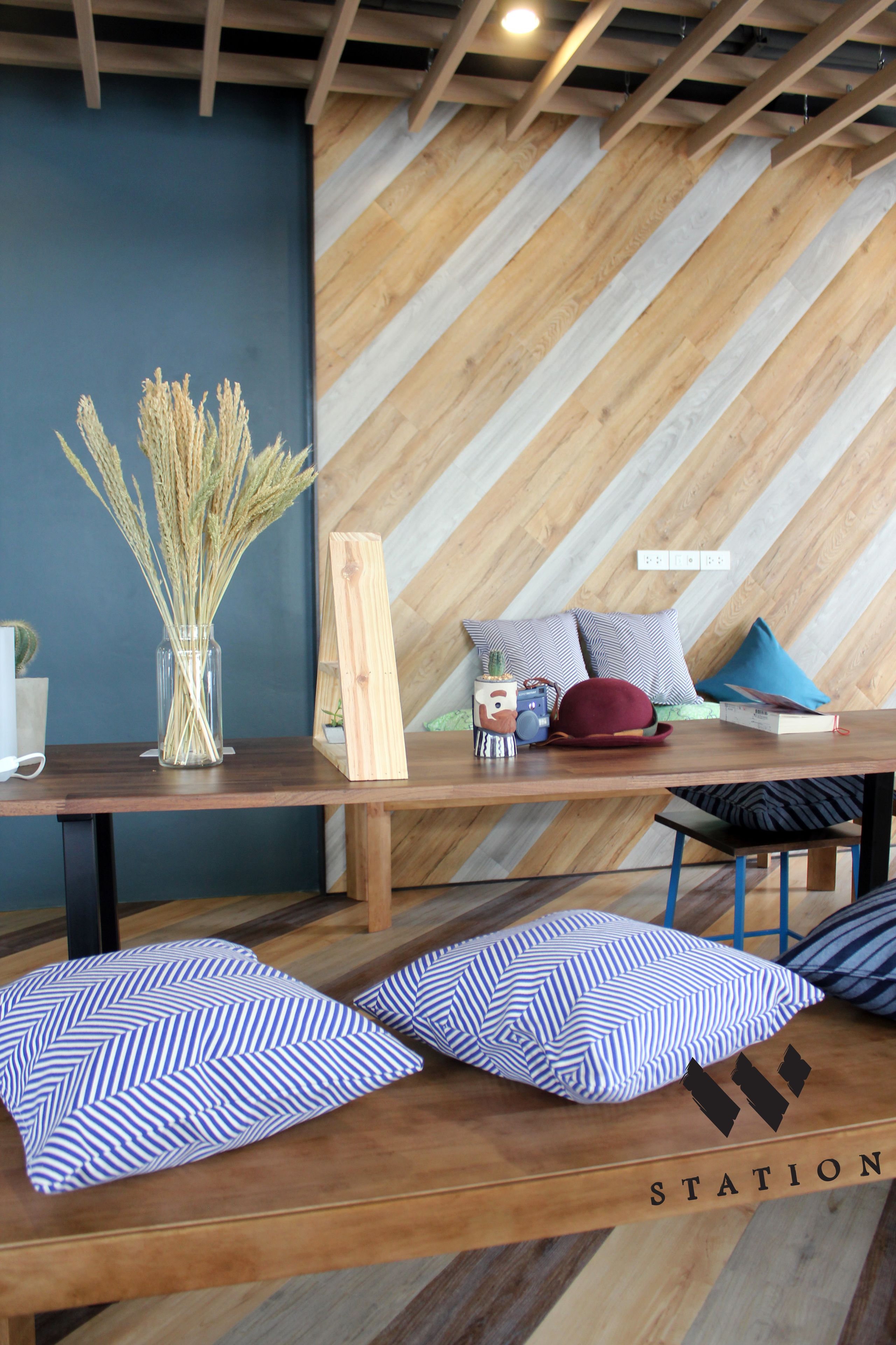 breakfast, lunch, dinner served; local and international cuisine