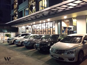 Free self parking - W Station (Bangkok)