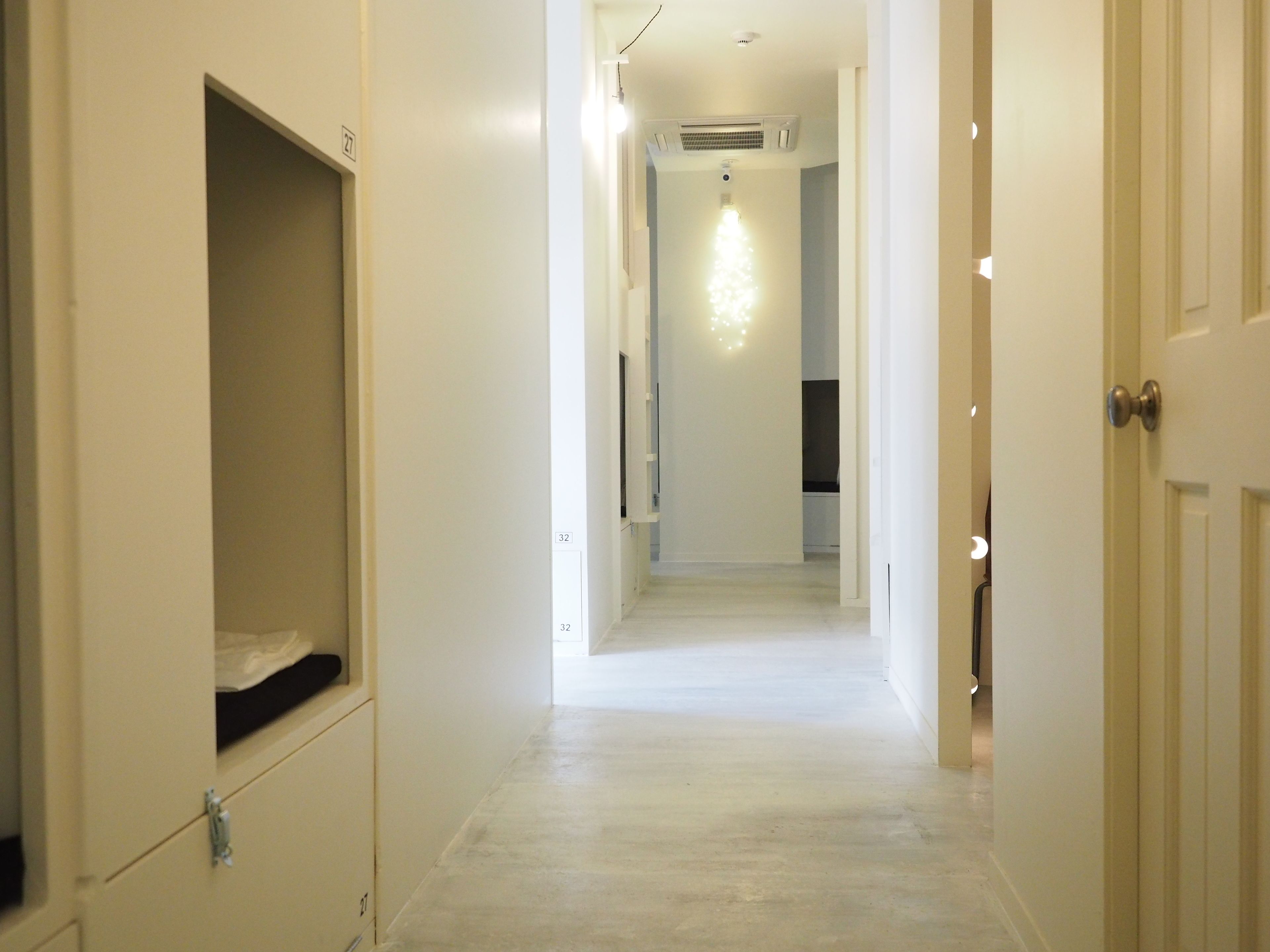 Blackout drapes, free WiFi, bed sheets