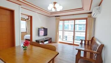 Family Room, 2 Bedrooms (79 sqm) | Living area | Flat-screen TV