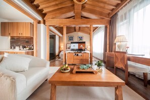 Boutique Suite | Living area - Tianyu Boutique Hotel (Lijiang)