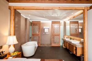 Deluxe Suite | Bathroom - Tianyu Boutique Hotel (Lijiang)