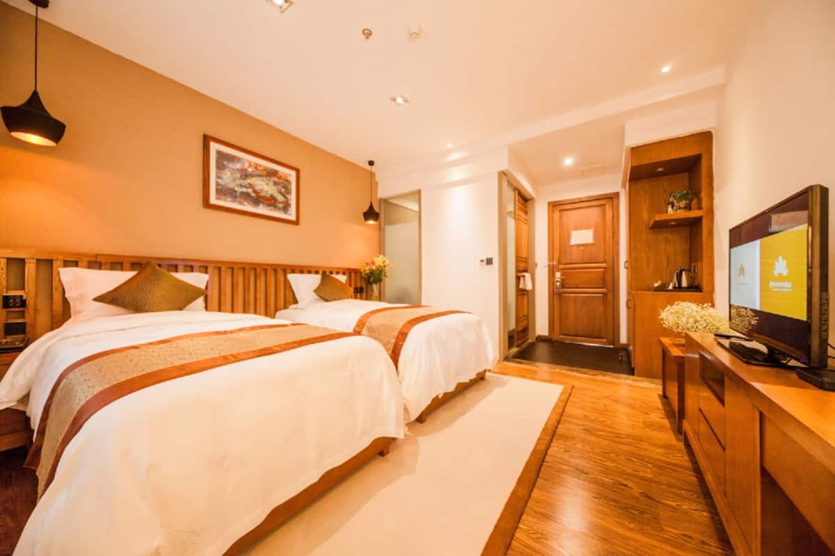 Boutique Twin Room | Premium bedding, minibar, in-room safe, individually decorated