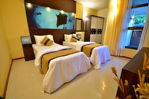 Deluxe Double Room, 1 King Bed, Garden View, Garden Area