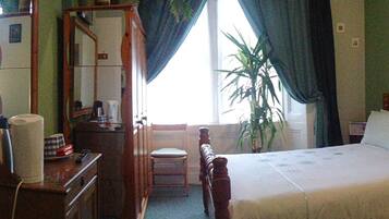 Family Room, Shared Bathroom | Free WiFi, bed sheets