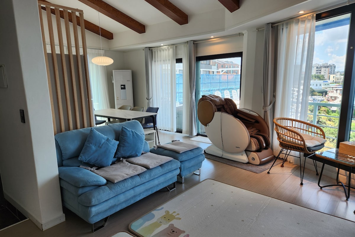 Sky Room (501) | Living area | Flat-screen TV, heated floors