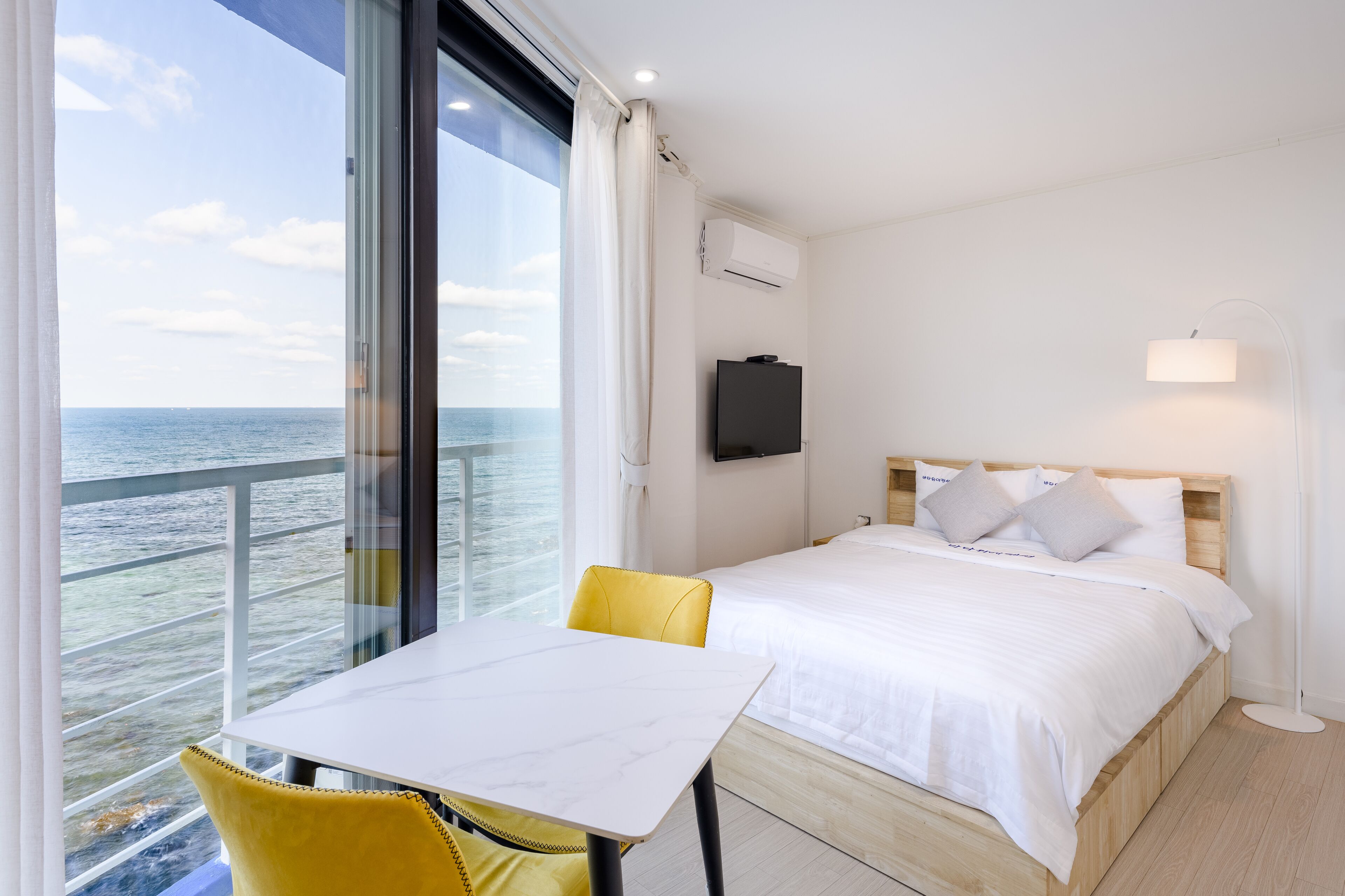 Rideaux occultants, chambres insonorisées, Wi-Fi gratuit, draps fournis