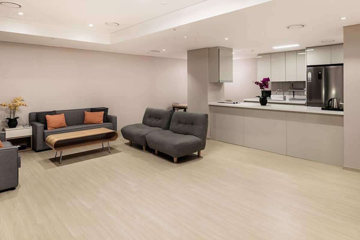 residence presidential suite (+massage chair) | 1 bedroom, blackout curtains, free wifi, bed sheets