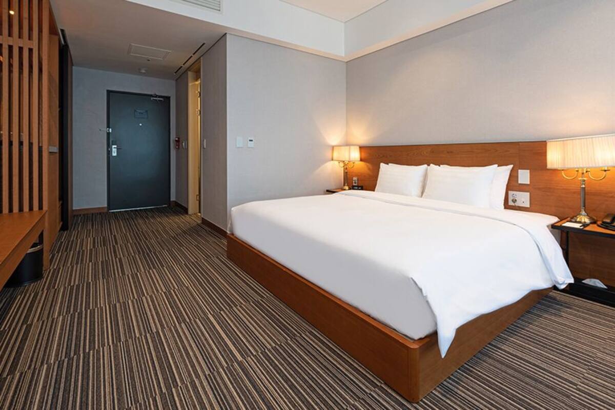 Blackout drapes, WiFi (free), bed sheets