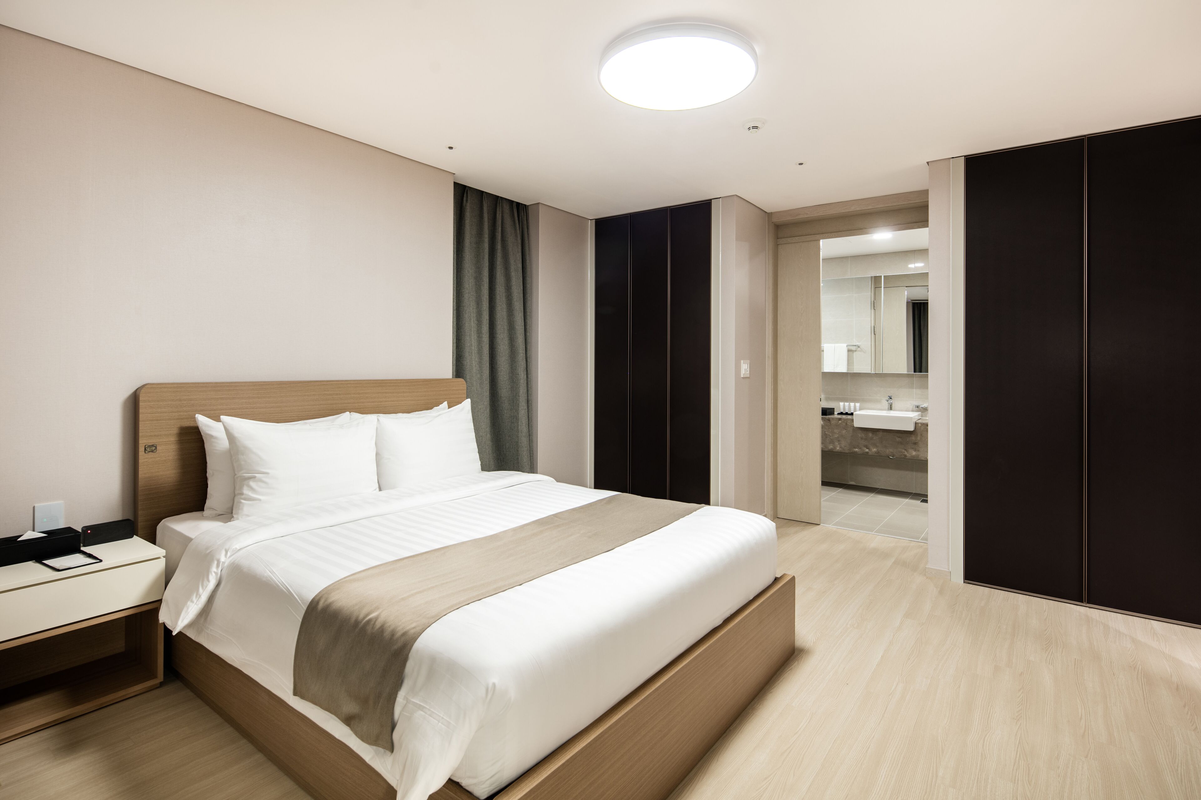 Blackout curtains, free WiFi, bed sheets