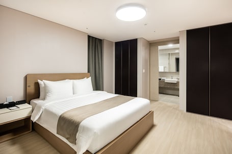 Blackout drapes, free WiFi, bed sheets. Golden Tulip Incheon Airport Hotel & Suites
