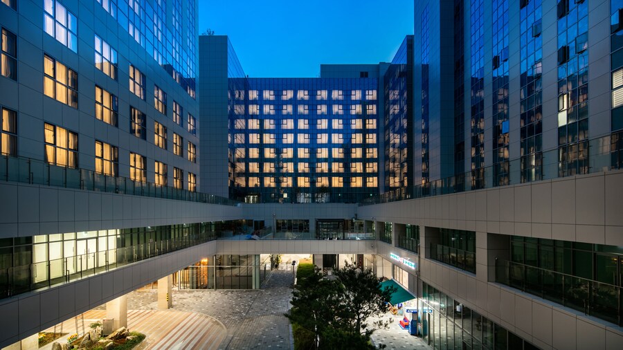 Golden Tulip Incheon Airport Hotel & Suites