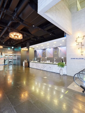 Lobby lounge. Golden Tulip Incheon Airport Hotel & Suites
