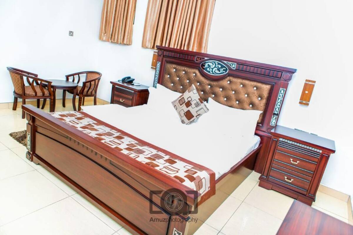 Executive suite, 1 kingsize bed | Luxe beddengoed, een kluis op de kamer, een bureau