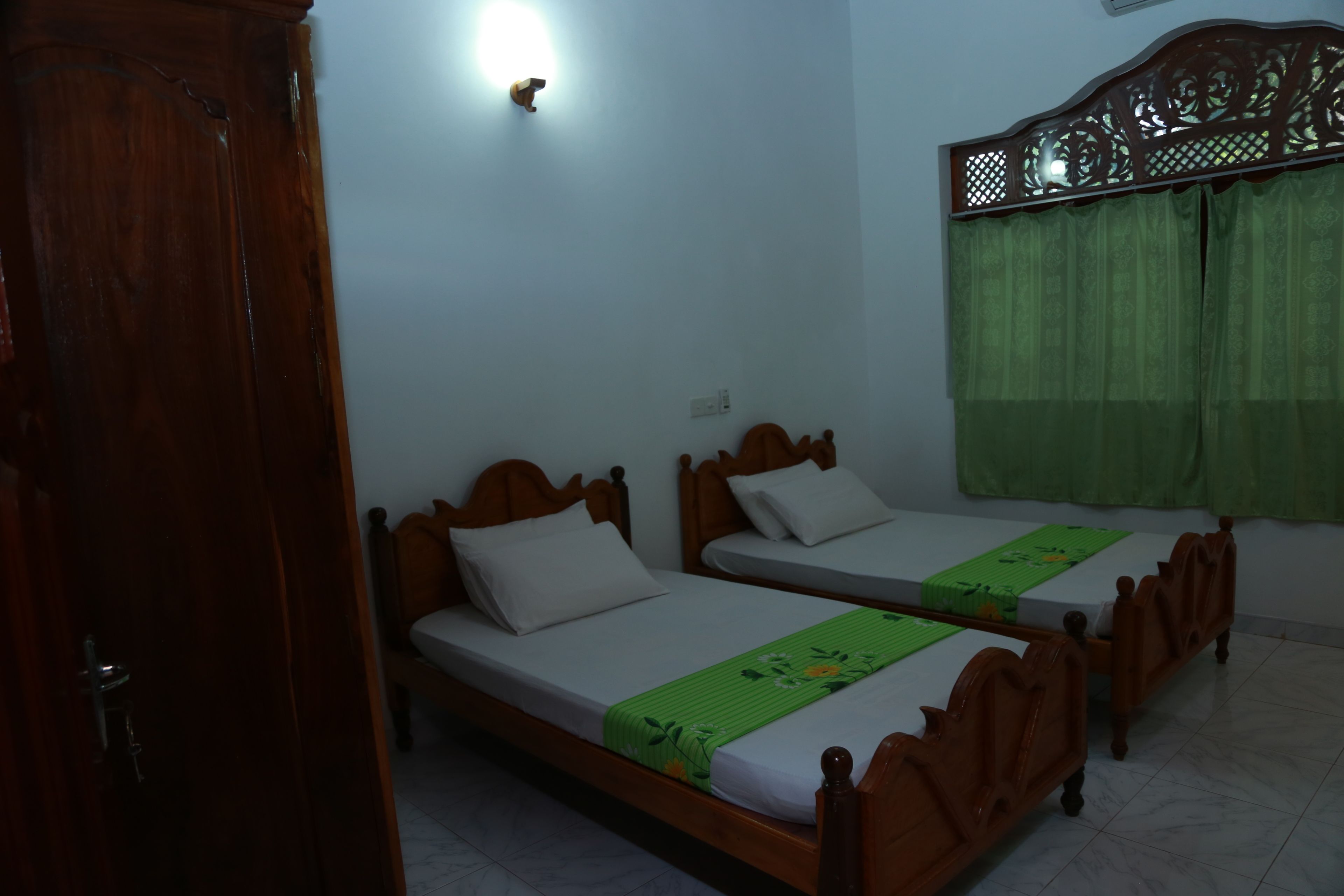 Deluxe Double or Twin Room | 1 bedroom, minibar, desk, iron/ironing board