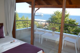 Deluxe Triple Room | Balcony