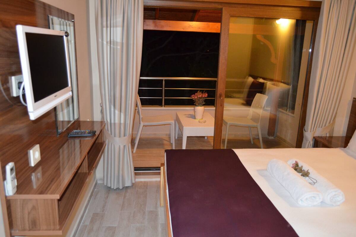 Deluxe Double Room, Sea View | Premium bedding, WiFi (free)