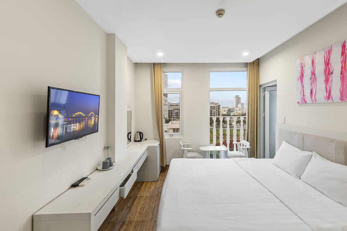 Doppia Deluxe, vista città | Minibar, tende oscuranti, insonorizzazione, Wi-Fi gratuito