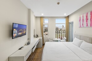 Chambre Deluxe double, vue sur la ville | Minibar, rideaux d’obscurcissement, système d’insonorisation