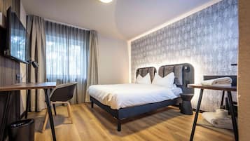 Phòng đôi Tiêu chuẩn, 1 giường cỡ queen | Két bảo mật tại phòng, bàn, phòng cách âm, bàn ủi/dụng cụ ủi quần áo