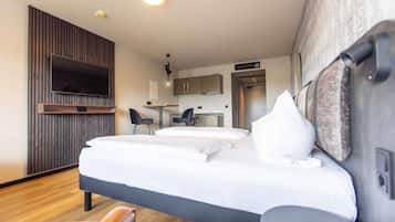 Superior-Apartment, 1 King-Bett | Zimmersafe, Schreibtisch, schallisolierte Zimmer, Bügeleisen/Bügelbrett