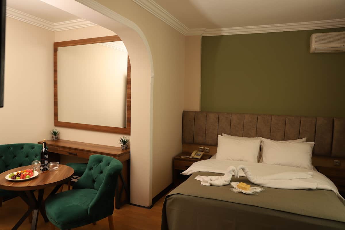 Habitación individual | Ropa de cama de alta calidad, minibar, decoración individual