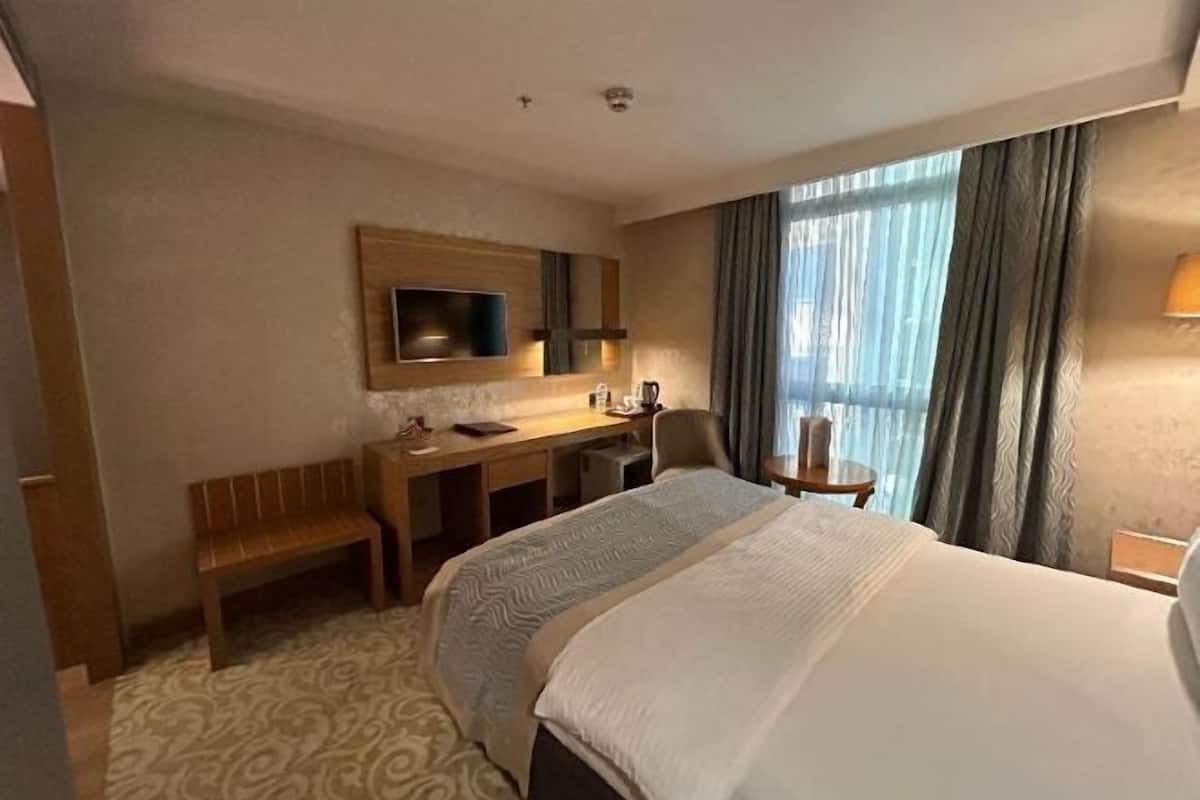 Premium bedding, minibar, in-room safe, soundproofing