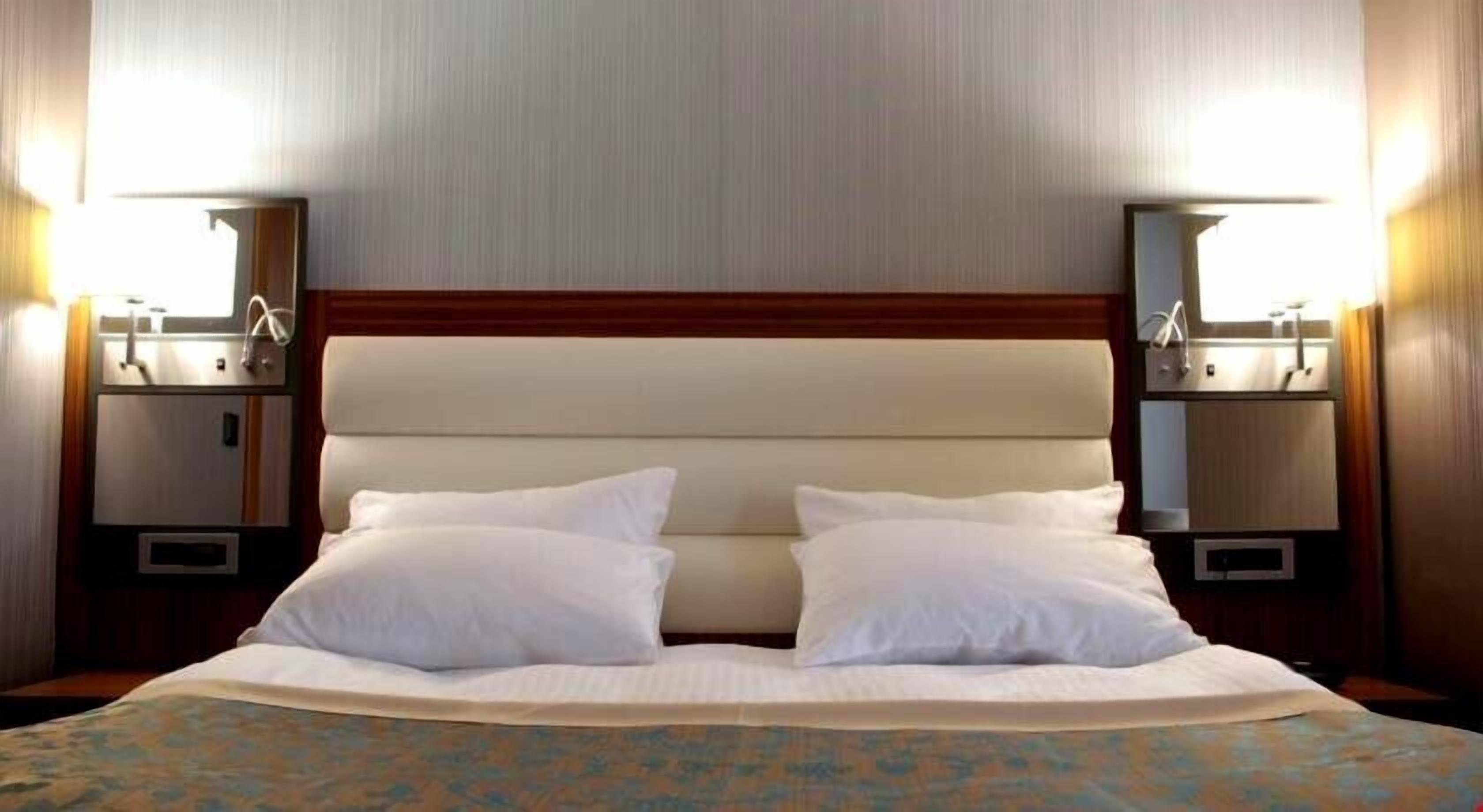 premium bedding, minibar, in-room safe, soundproofing