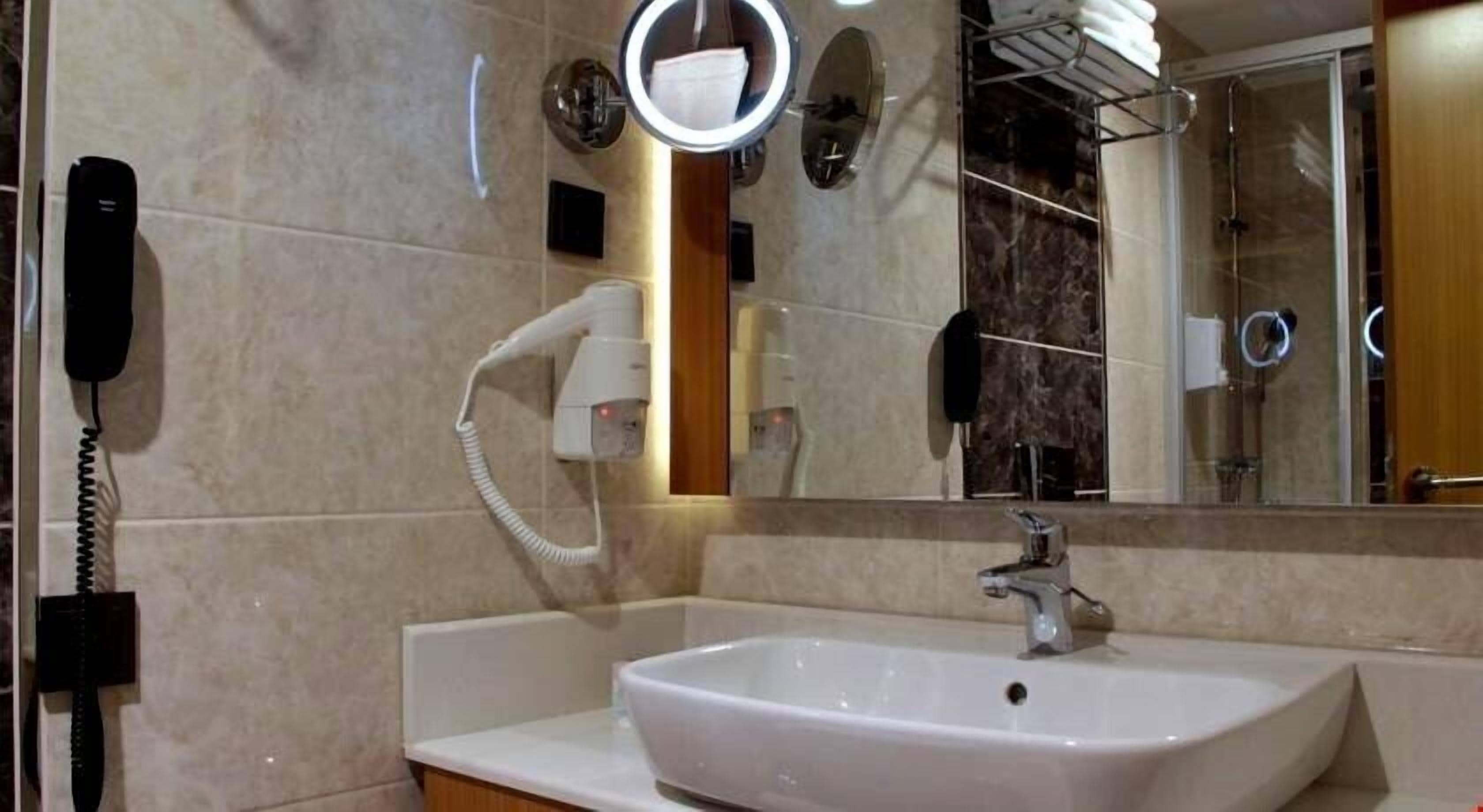 shower, free toiletries, hair dryer, slippers