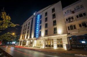 Fachada del alojamiento - Noche