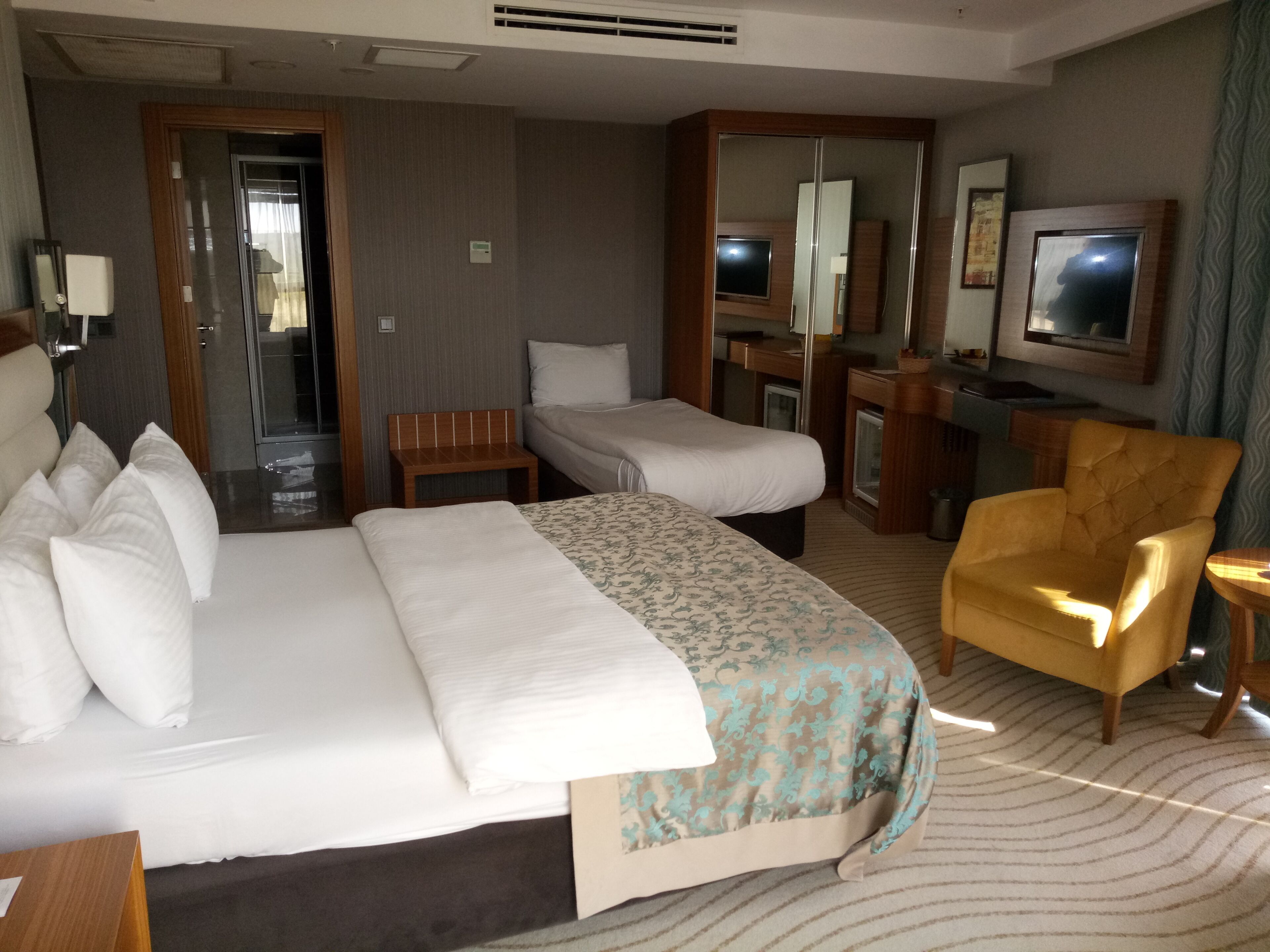 premium bedding, minibar, in-room safe, soundproofing