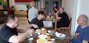 Desayuno a la carta gratuito y diario