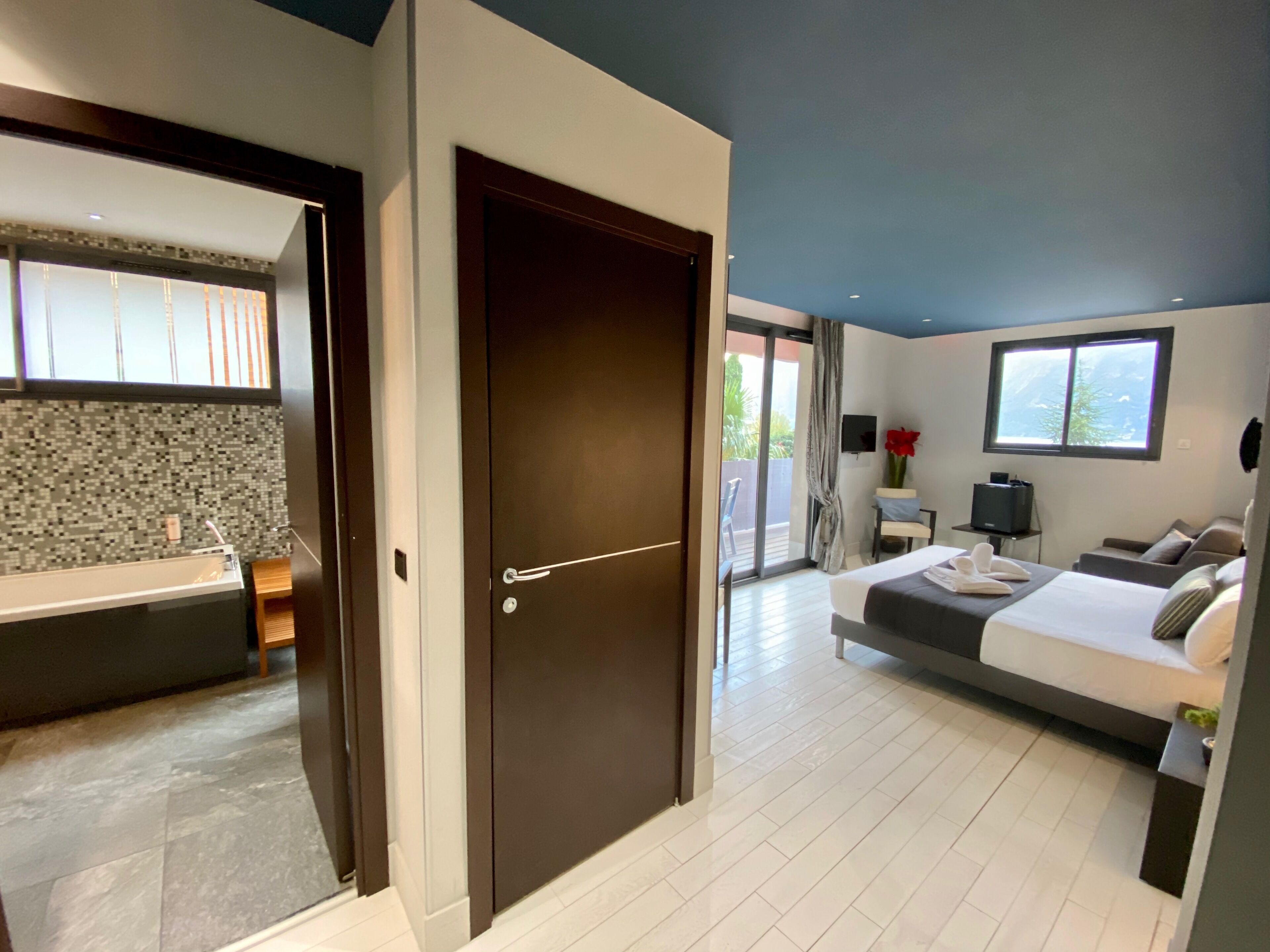 comfort double room, lake view (balcon, salle de bain et douche) | 1 bedroom, premium bedding, minibar, in-room safe