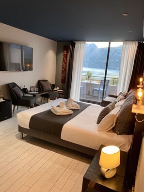 Comfort Double Room, Lake View (balcon, salle de bain et douche) | View from room - Les suites du lac (Aix-les-Bains)